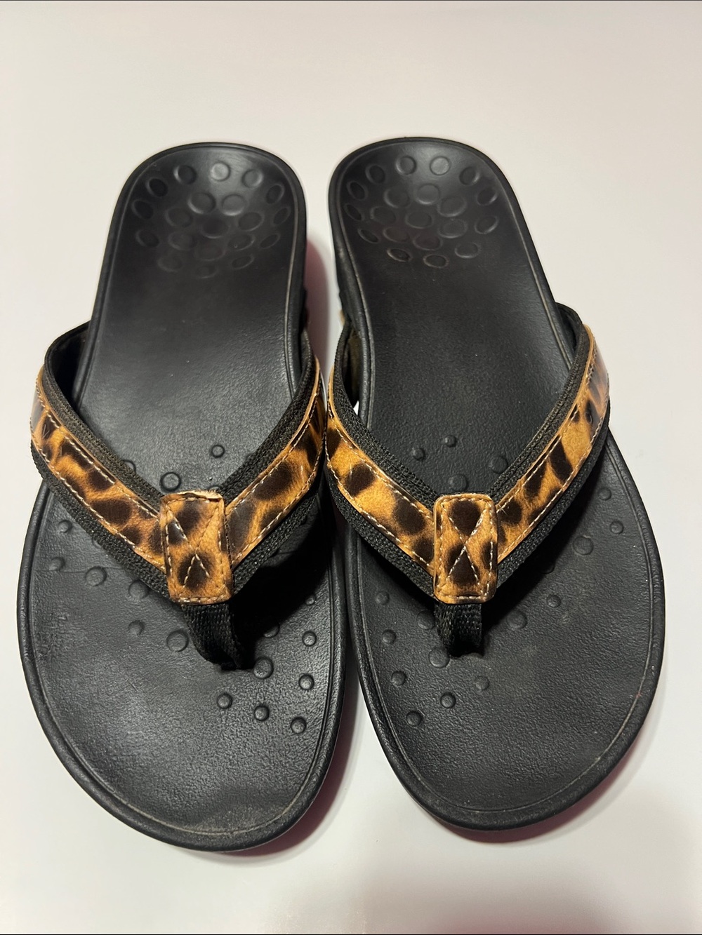 Vionic Black Flip Flop Sandals with Brown Leopard-Print Straps